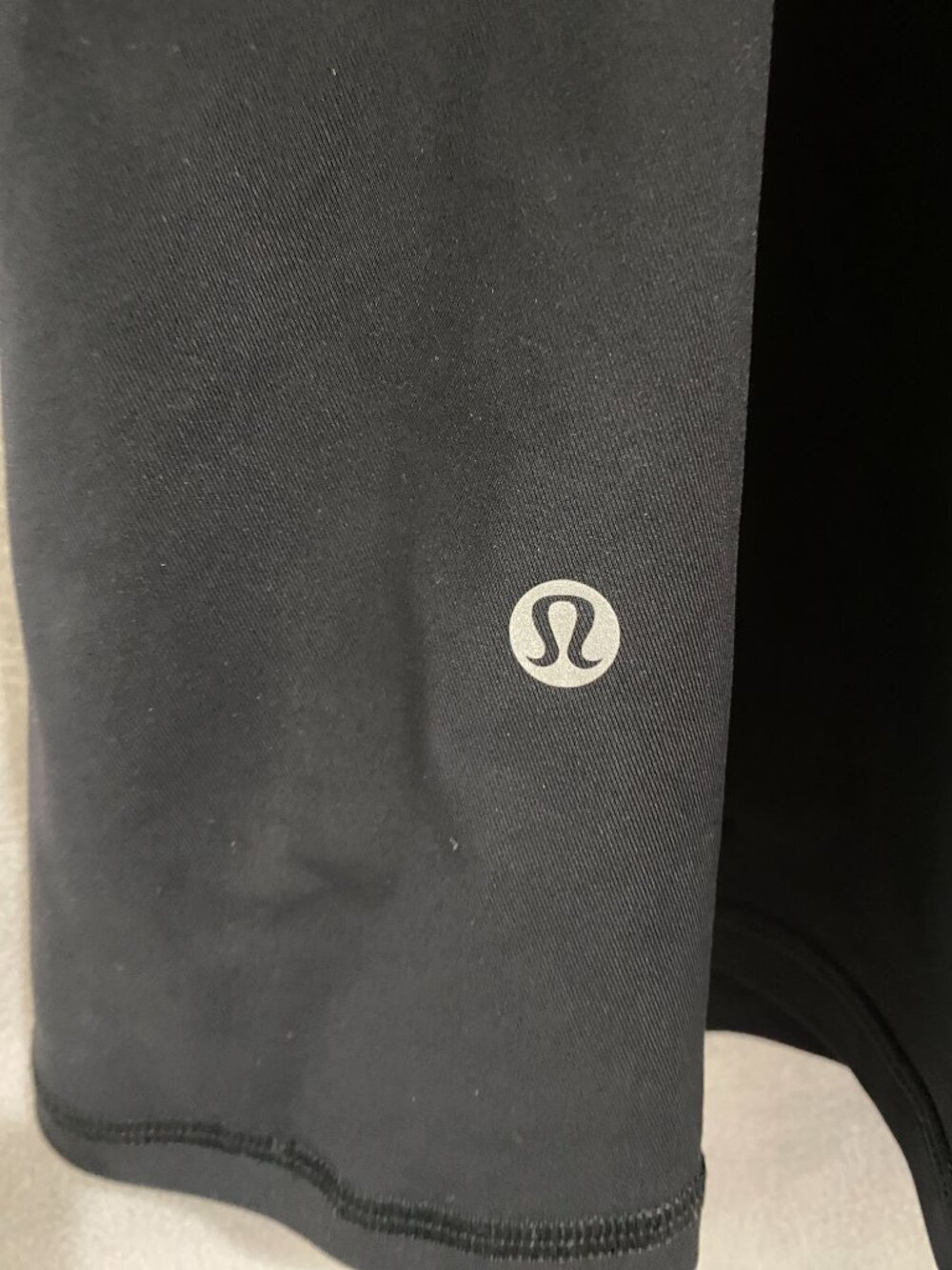 Lululemon Black Strappy Back Tank Top Womens Built In Bra Yoga Athletic Top - Picture 5 of 6
